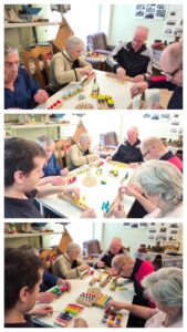 В пансионате «Васильевский» прошло групповое занятие по методике «Монтессори» с применением таких материалов,как блоки цилиндров, межполушарные доски- благодаря работе двух рук одновременно, задействовано два полушария головного мозга,что способствует улучшению когнитивных навыков при регулярной тренировке. Все проживающие остались удовлетворенные от занятий ! ????