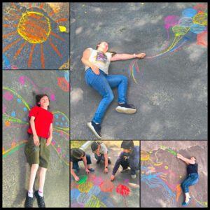 Серые дорожки превращаются в цветные, яркие картины лета- солнце, облака, бабочки, воздушный шар в синем небе